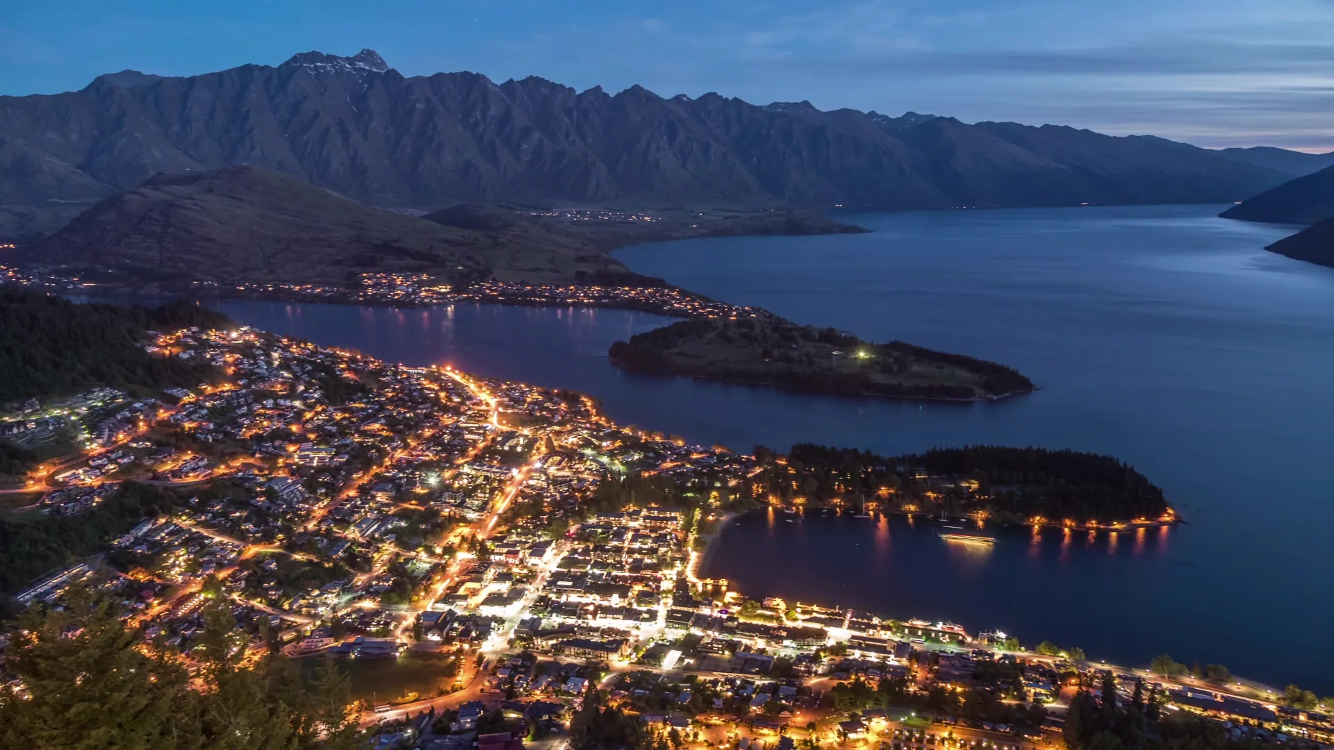 View from Bob's Peak above Queenstown with Lake Wakatipu and the Remarkables
